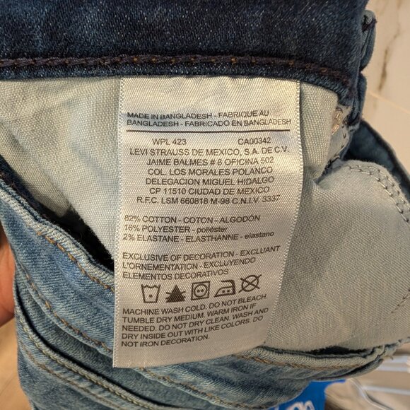 Signature Levi Strauss Womens Size 6 Jeans Modern Slim Cuffed Floral Embroidered - Picture 8 of 8